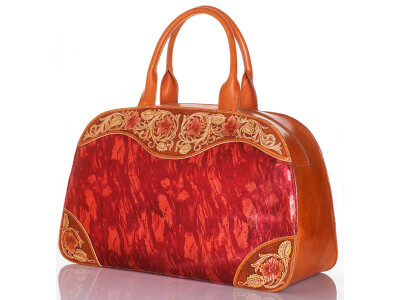 很喜庆的一个包包