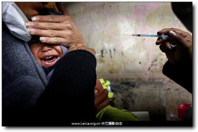 Wednesday, February 17, 2010一名孩童在打预防针前吓得哭出来，墨西哥，周三。摄影师：Marco Ugarte