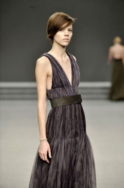 freja on the runway