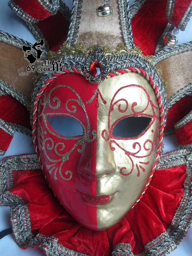 今天的活动是免费提供这款面具，大家都有机会，我们会在评论的朋友中随机抽取一名朋友赠送~ 红色 经典威尼斯面具 新年快乐！！ 活动时间2011.12.30 20:00-23:00