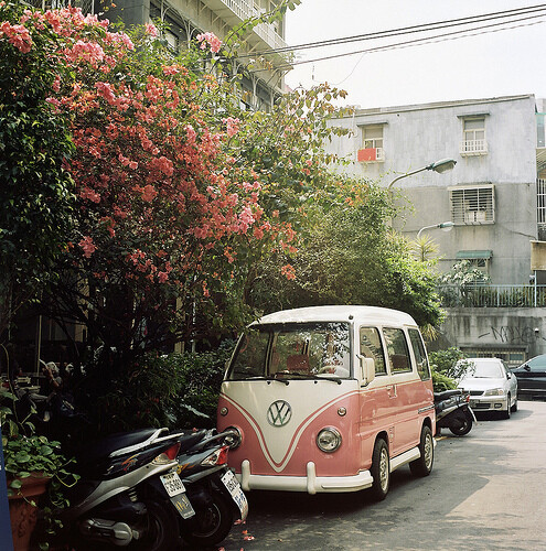 可爱的小旅行车