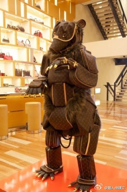 哈哈哈，LV包包的组合真“禽兽”