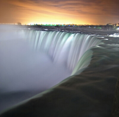 尼亚格拉瀑布。