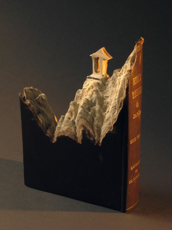 Carved Book ／美妙的刻书Voici le projet de Guy Laramee qui transforme une pile de livres en de véritable sculptures grace à ses talents. Un résultat magnifique, réalisé avec minutie et beaucoup de détails. L’ensemble est à découvrir dans la suite de l’article à travers une série de visuels.