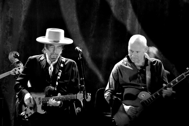Bob Dylan & Mark Knopfler opening the set at Hammersmith Apollo