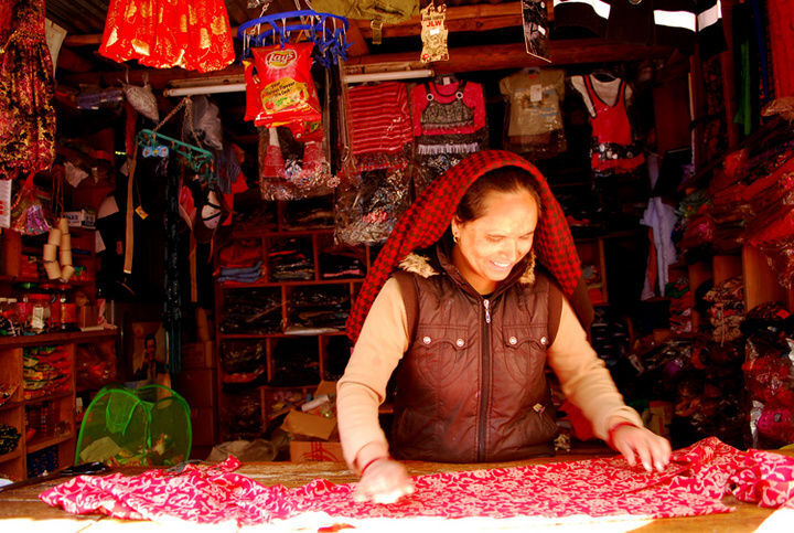 尼伯爾山區(qū)Tatopani小鎮(zhèn)。小店。