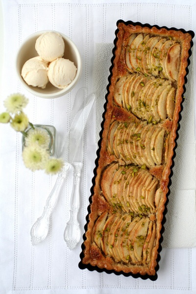 apple frangipane tart