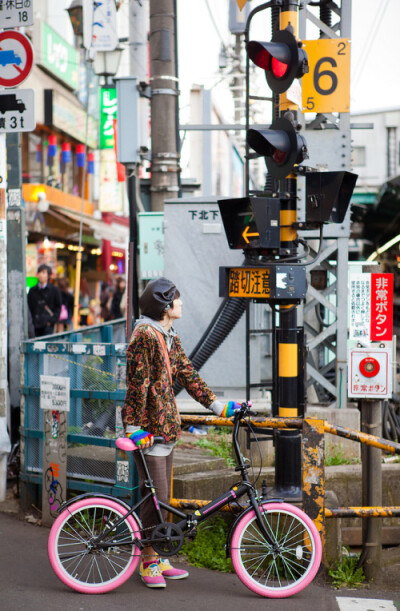 日本一隅——骑自行车的男孩