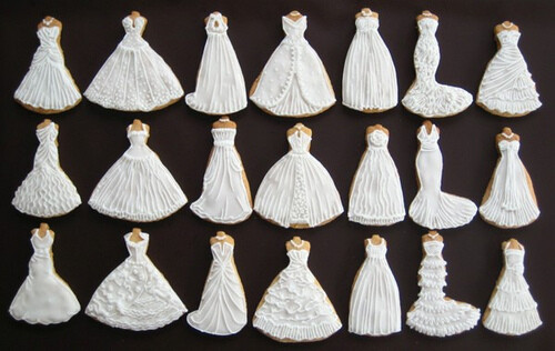 Spring 2010 Wedding Dress Cookie Collectionall 21 designs of my wedding dresses are here. as you can see, i started out with 7 basic shapes, and i created different interpretations out of each one. actually i had some more ideas, but i ran out of cookies hahahahahah!do check out the close-ups in