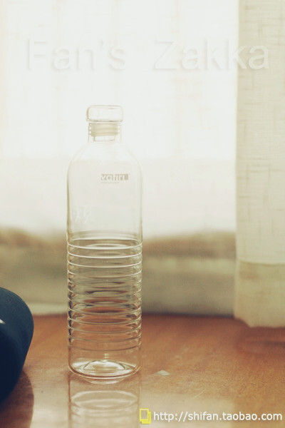 纯净的玻璃瓶子 喝水也要恋物癖