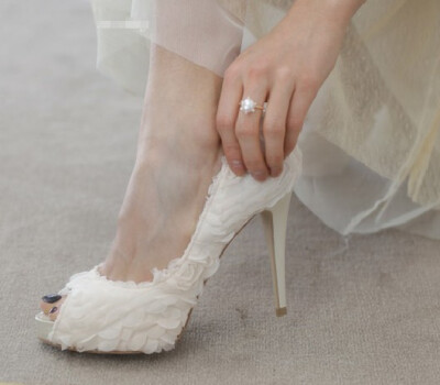 穿上它会走出雪白色的花来么