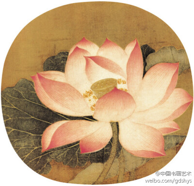 宋 佚名《出水芙蓉图》---《出水芙蓉图》一画虽小，画得却十分精致生动。此画系用没骨法，用笔轻细, 敷色柔美，几乎不见笔迹。浅粉色的花瓣、嫩黄花蕊，似乎还带有拂晓时分的露珠，这正是花苞初发的最佳时刻。这是宋…