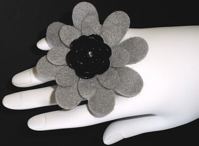 Tyra Funky Felt Flower Cocktail Ring