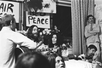 John Lennon and Yoko, as Never Before Seen New Photos from the Famous ‘Bed In’