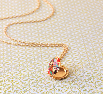 By Verabel-The Kaleidoscope Mini Locket - Vintage Gold（里面放张照片，很怀旧的感觉……）