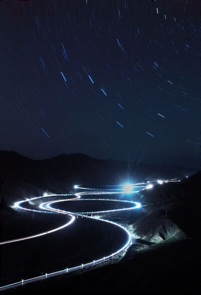 梦幻中的青藏铁路夜景