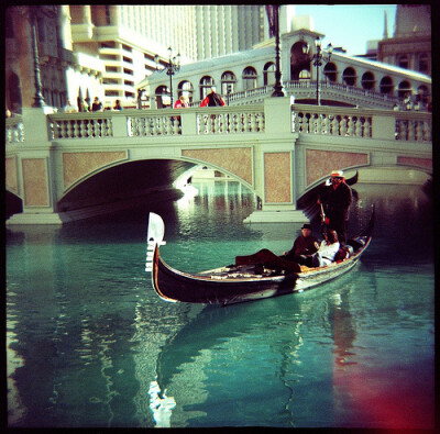 HOLGA 漏光大师 – Super LOMO 色彩