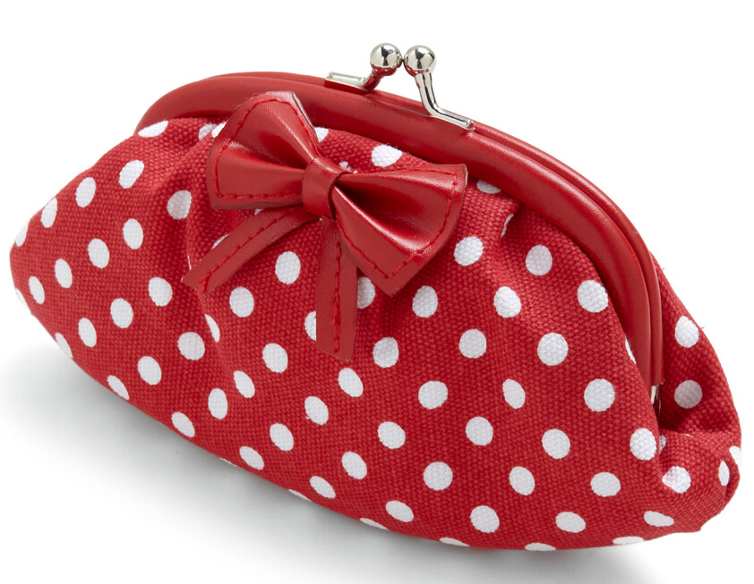 By ModCloth-Spot Me Some Change Purse，带蝴蝶结的圆点零钱包。