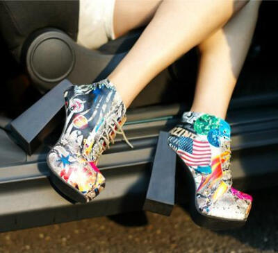 Jeffrey Campbell同款~超炫的错位异型超高跟及踝靴，彩色涂鸦很抢眼，绝对不撞鞋！