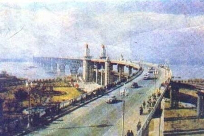  南京长江大桥。