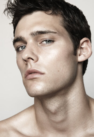 歌曲《call me maybe》男主角，Holden Nowell