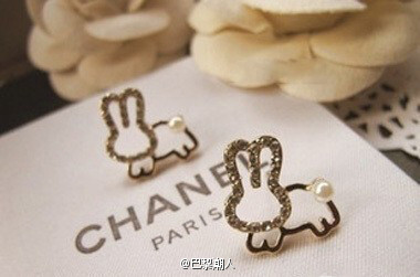 chanel 兔子耳钉