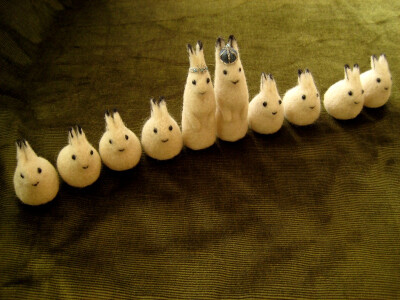 Needle felted chess pieces/by ~earfox