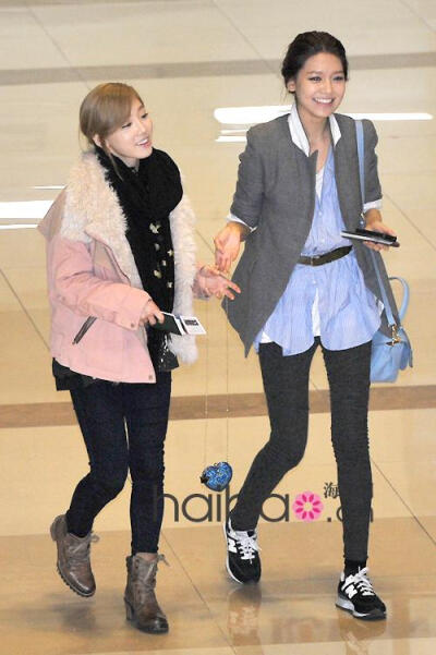 喜欢这身灰蓝搭配