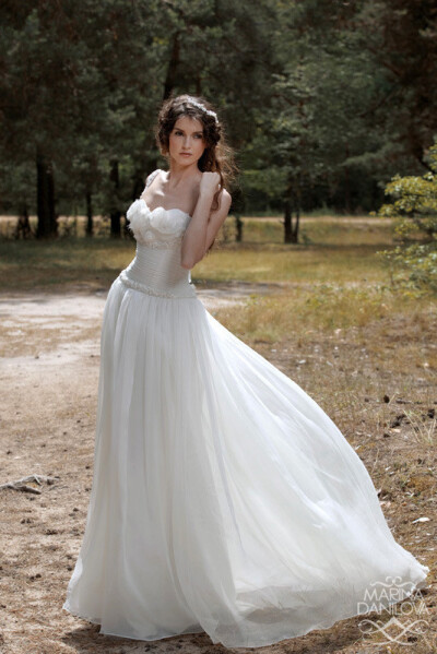 ＪＩＭＭＹ ＬＵ《Papilio 2011 Wedding Dresses（婚纱摄影主题“森林之梦”）