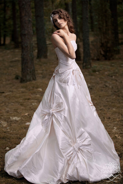 ＪＩＭＭＹ ＬＵ《Papilio 2011 Wedding Dresses（婚纱摄影主题“森林之梦”）