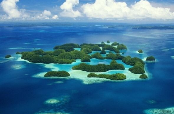 帕劳——太平洋岛屿pacific islands 帕劳(palau)是位于西太平洋关岛以南700英里处的群岛国家，是太平洋进入东南亚的门户之一。