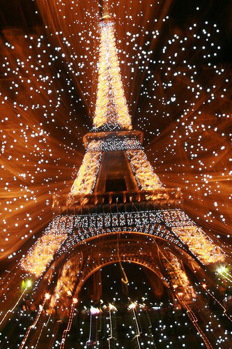 2011巴黎铁塔的圣诞夜。