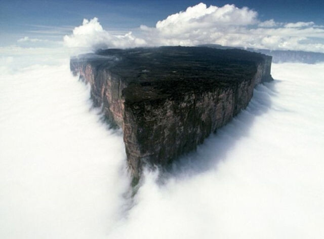 委内瑞拉 Mount Roraima 。风景很有名。