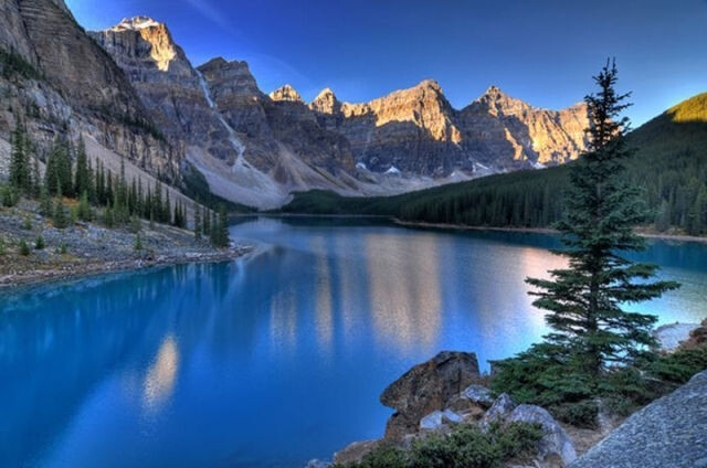 加拿大Moraine Lake 。