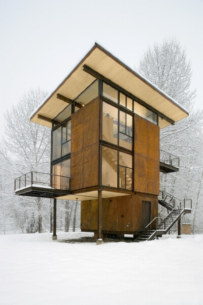 Delta Shelter by Olson Kundig Architects 雪地的背景真美好