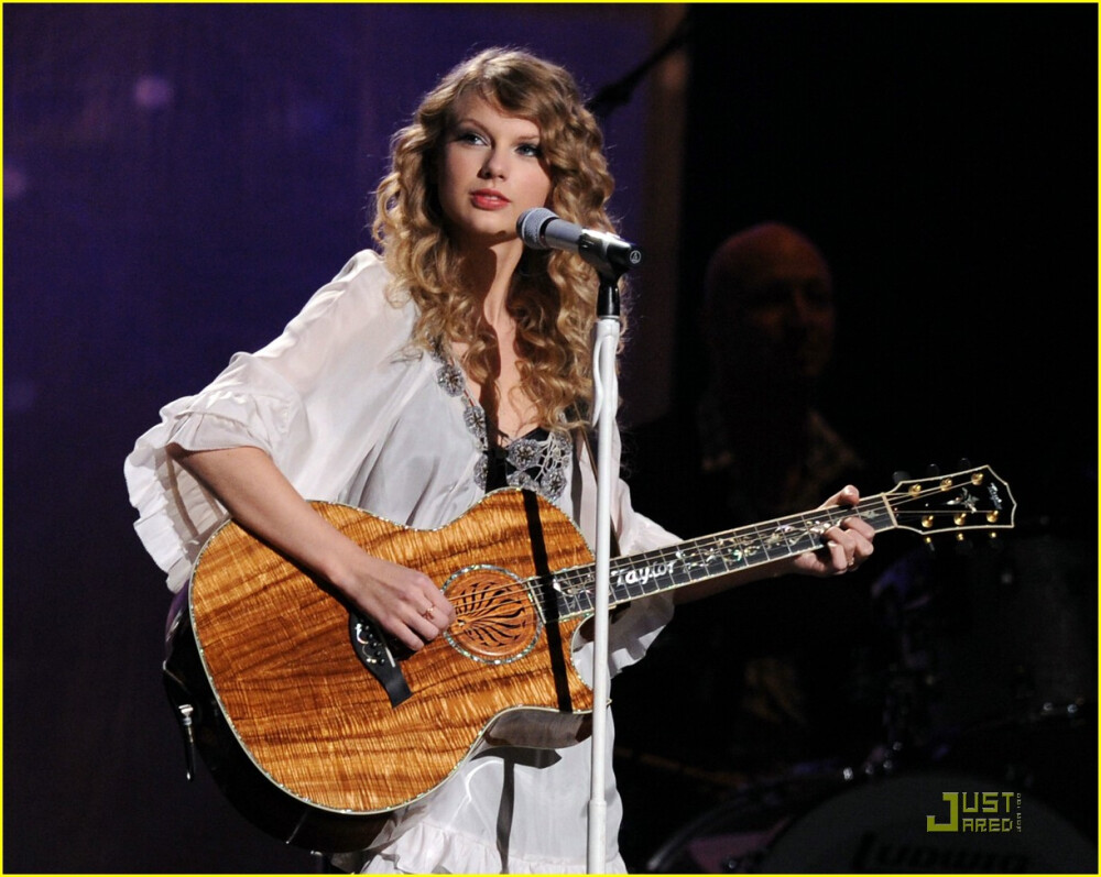 Taylor Swift 女神and吉他
