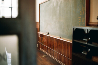 还记得吗 那些年 青春曾在我们心中驻留...