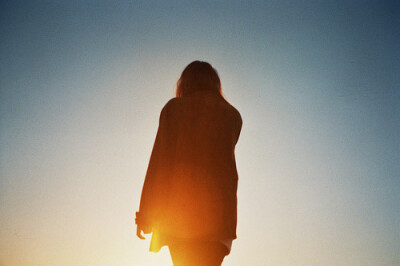 假如情绪可以冬眠，那么我们是不是不会再受伤？——梅吉《青藤之凉》