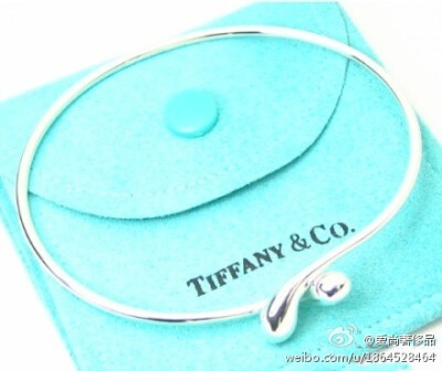 Tiffany 开口泪滴手镯~ 设计简单，但是从不会让你觉得毫无设计感~高贵大气！