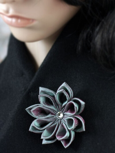 Kanzashi Brooch Silk Flower Pin in Jade Berry