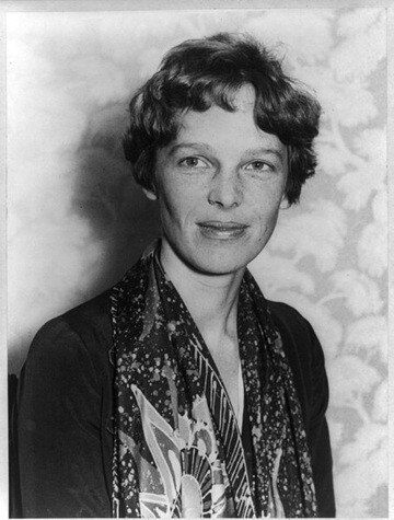 “自己创业的女人是能赢得名声和财富的女人。”–Amelia Earhart, 飞行员