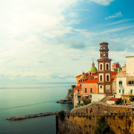 意大利萨莱诺湾湾畔的阿马尔菲小镇(Amalfi)，来自新西兰摄影设计机构CubaGallery