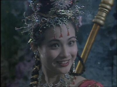 86版《西游记》中的龙公主。一颦一笑尽是风情。