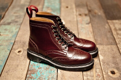 靠谱的联名，BEAMS x Dr. Martens 7-Eye Brogue Boot