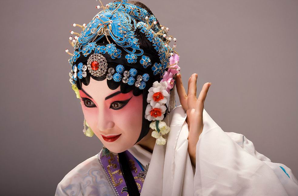 《牡丹亭》是汤显祖的代表作,也是中国戏曲史上浪漫主义的杰作.