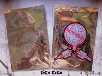 2012年，FLOAT×tICKtOCK 联名合作推出2012新款贴纸【Doomsday】，据介绍这次合作，由FLOAT{浮}的主理人Hin提案，然后两个团队各自围绕“末日前的狂欢”这个主题，设计出一系列具象征意味的贴纸图案，十分有意思