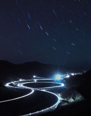 长时间曝光下的青藏铁路～