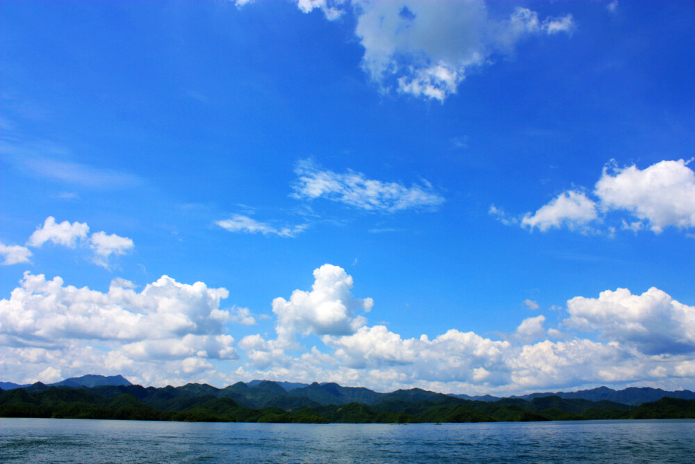 水天一色；溪诺摄于千岛湖，2010年8月7日