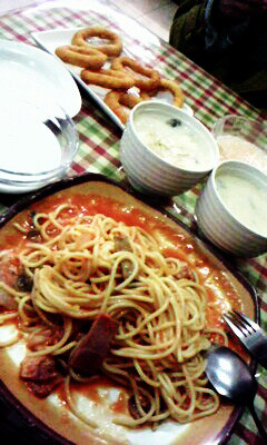 蘑菇餐厅~ 在南京珠江路上，一家很小的店，里面的西米露超好吃的说~