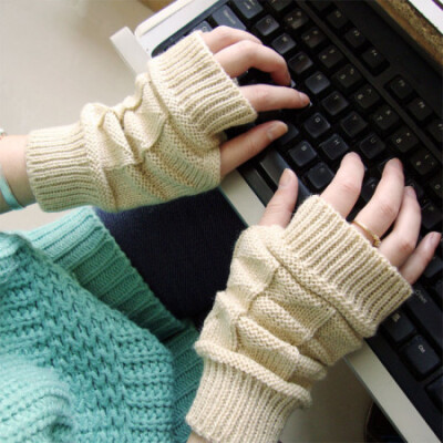 好喜欢的手套，简单的编织法，可惜老妈说正月里不让做活，只能眼看着，╮(╯▽╰)╭！